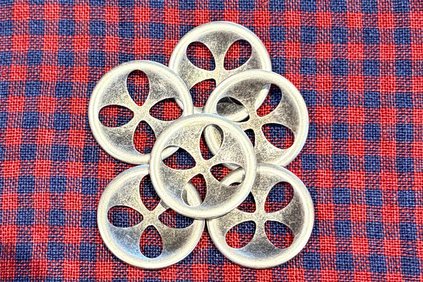 Metal Petal Button