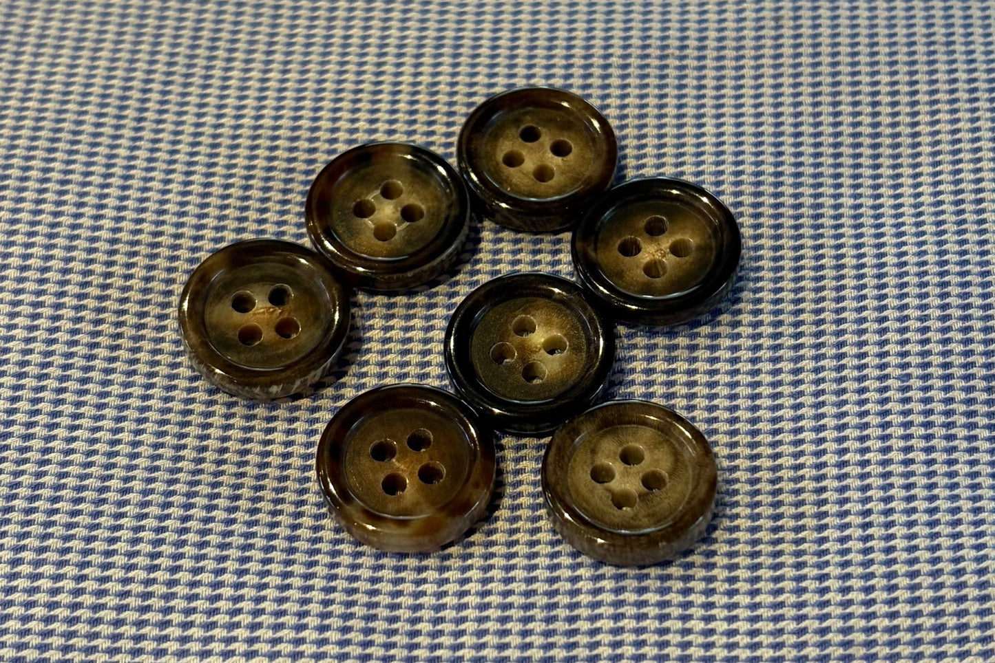 Bouton de costume en corne de buffle