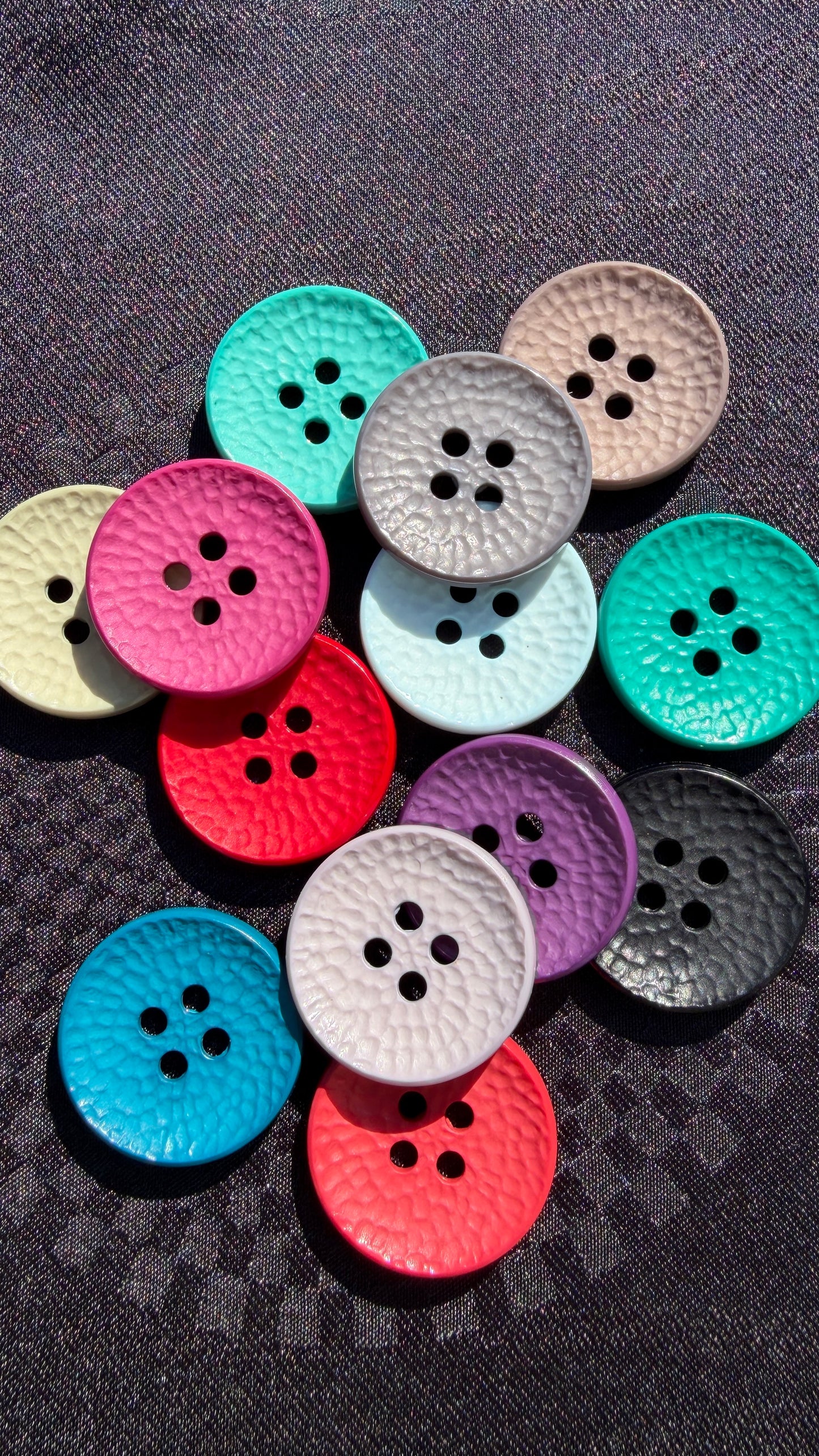 Bouton texturé concave (13 couleurs)
